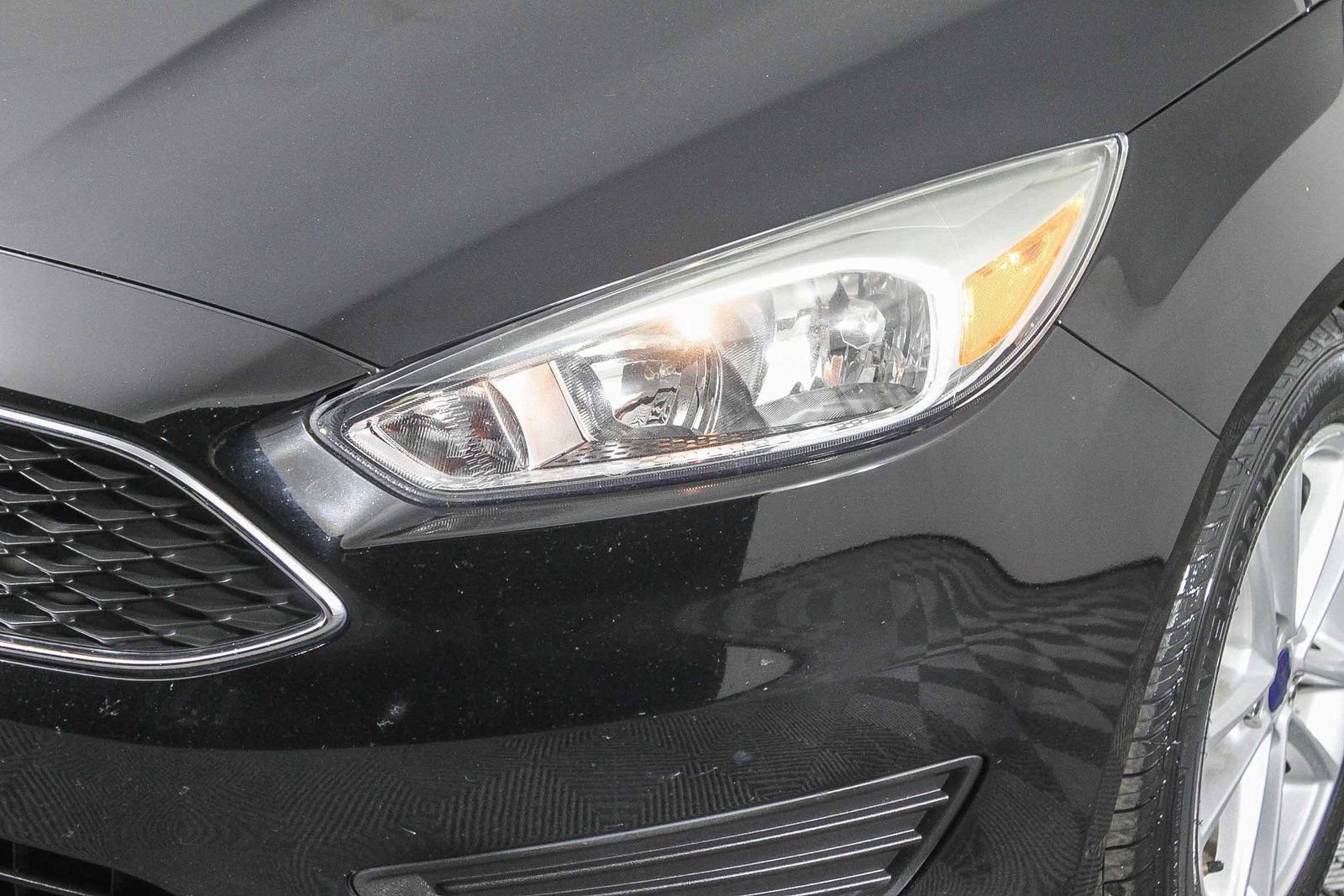 Used 2018 Ford Focus SE w/ Cold Weather Package image 4