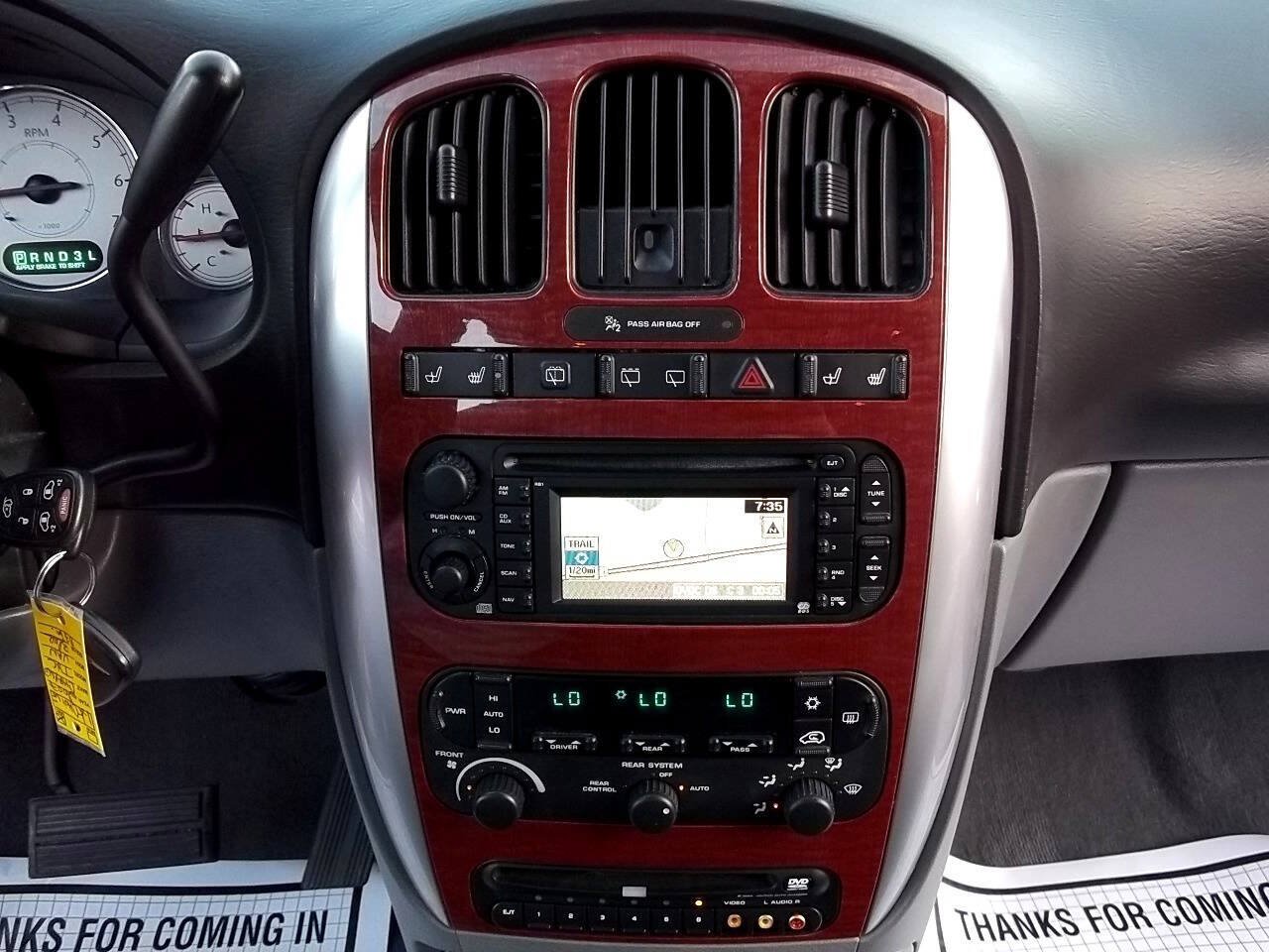 Used 2007 Chrysler Town & Country Limited FWD image 22