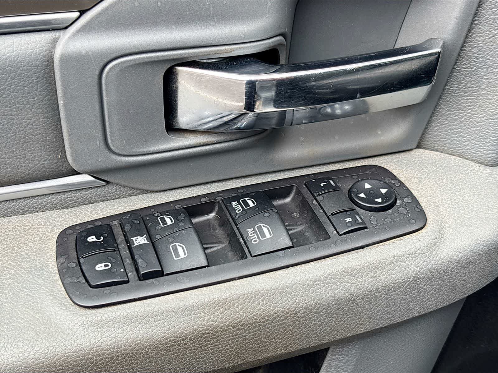 Used 2017 RAM 1500 Classic SLT RWD image 16