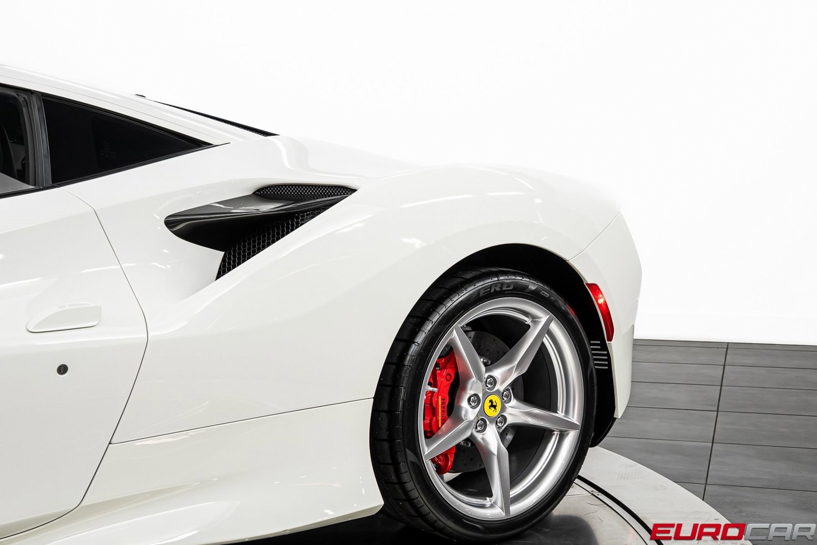 Used 2021 Ferrari F8 Tributo image 18