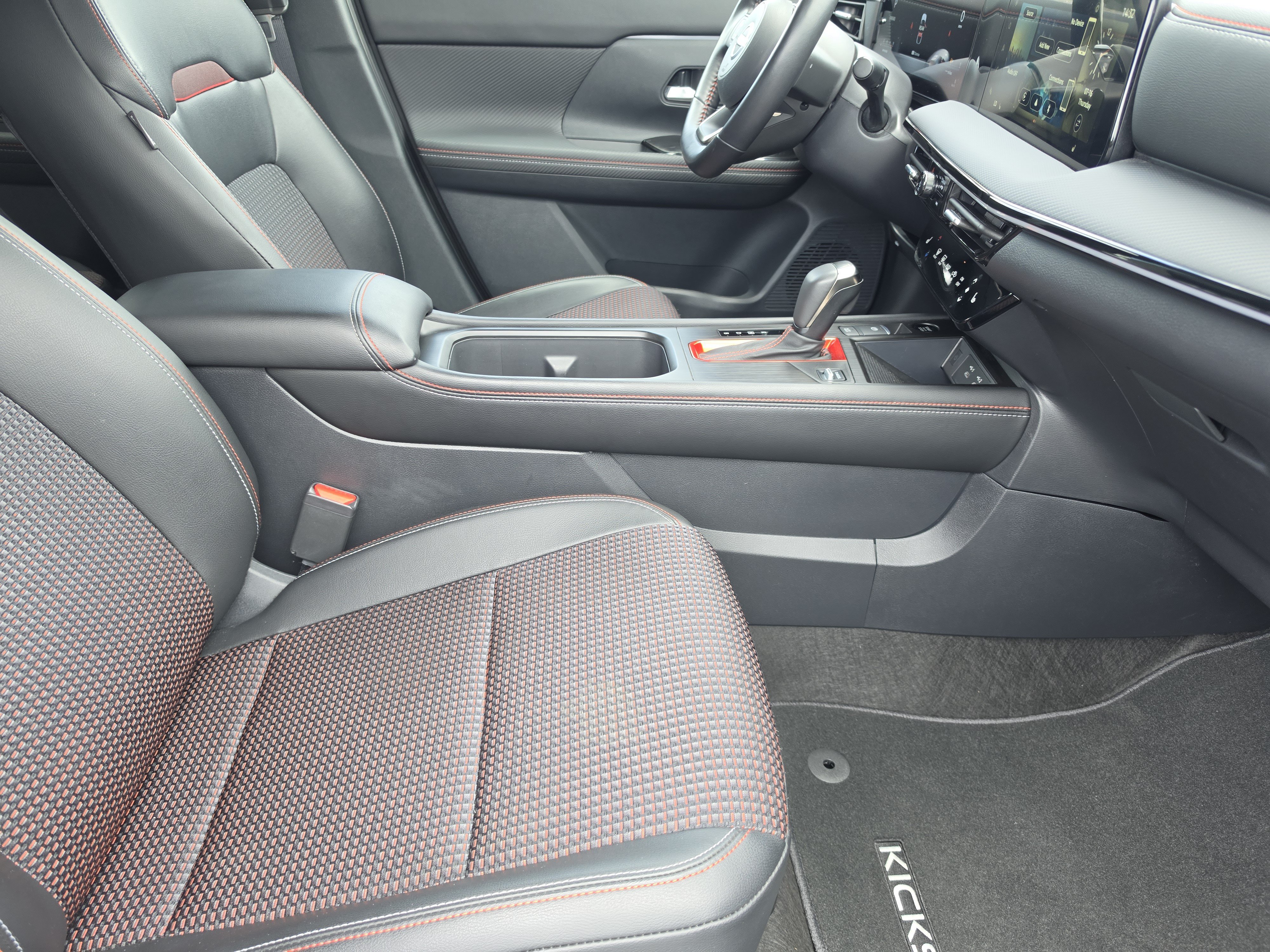 Used 2025 Nissan Kicks SR w/ SR Premium Package FWD image 13