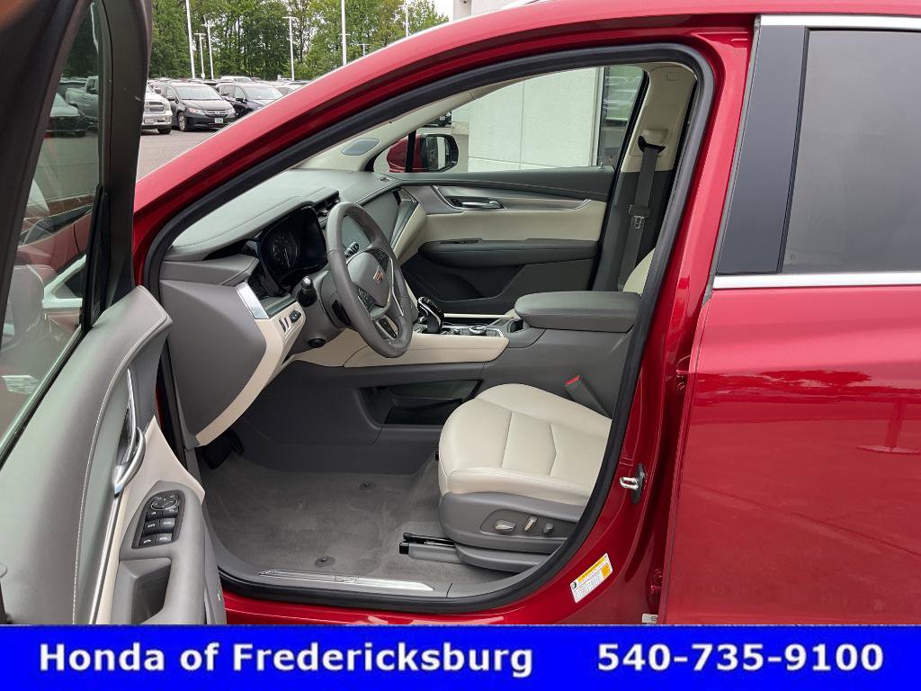 Used 2023 Cadillac XT5 Premium Luxury w/ Technology Package AWD/4WD image 29
