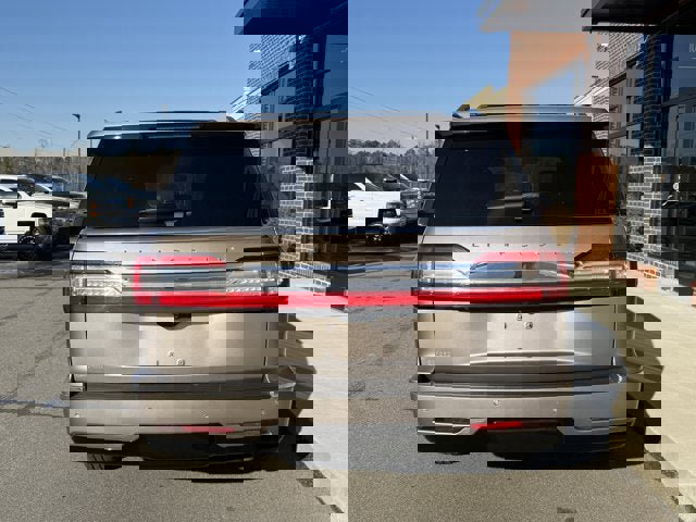 Used 2020 Lincoln Navigator Reserve w/ Luxury Package image 5