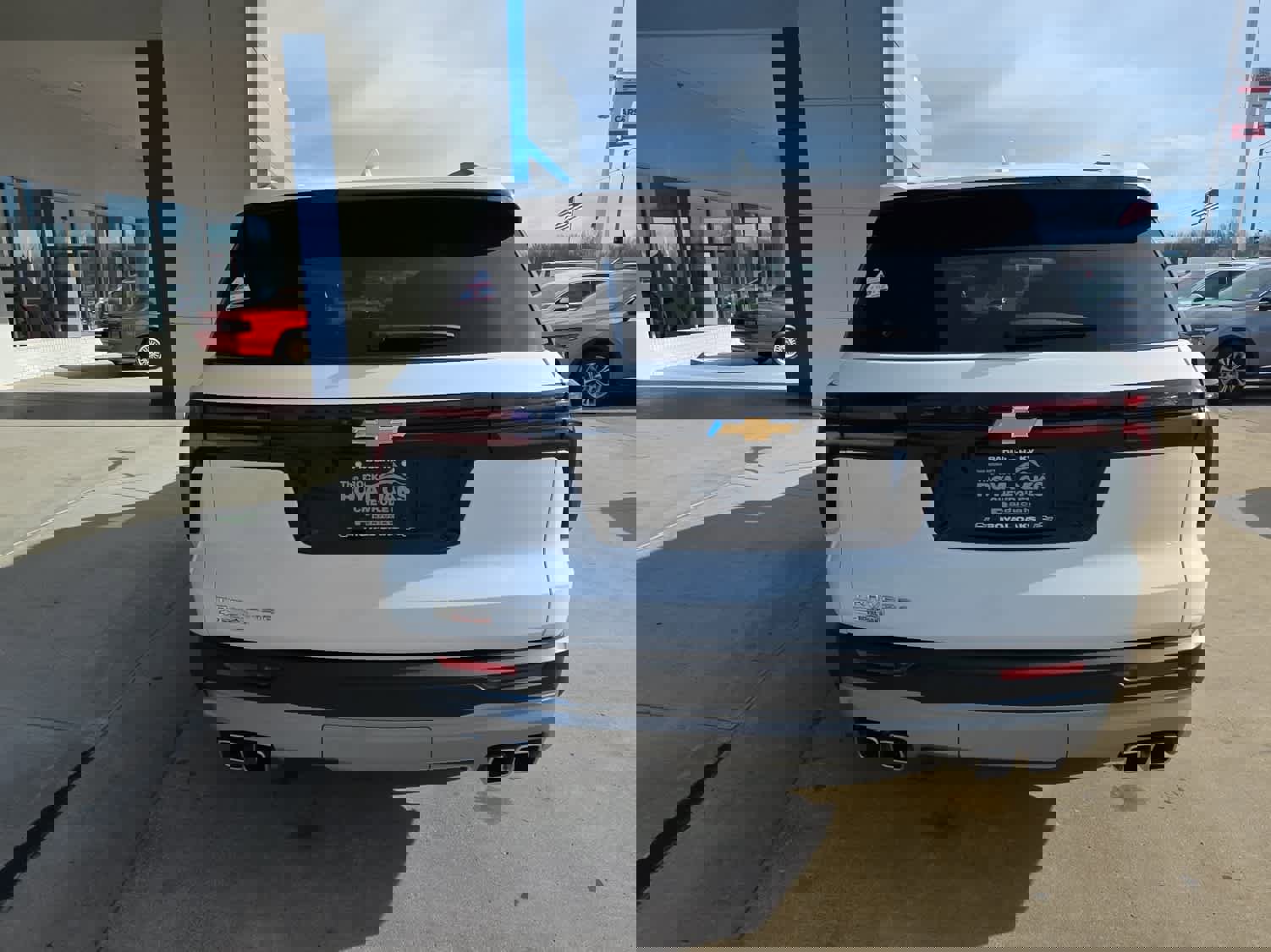 Used 2025 Chevrolet Traverse LT w/ Driver Confidence Package image 7