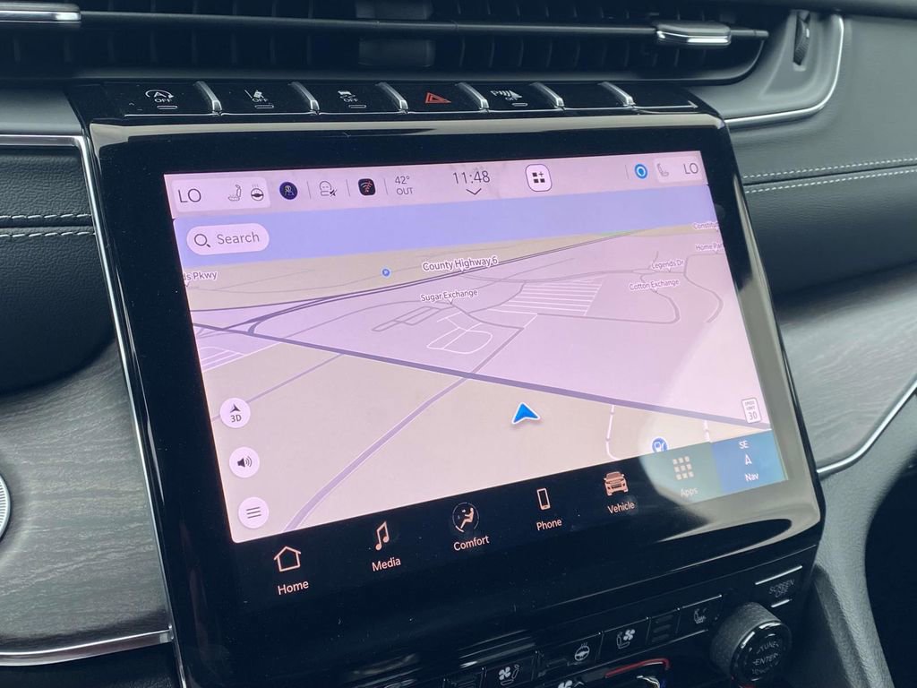 New 2025 Jeep Grand Cherokee Overland w/ Luxury Tech Group IV image 24