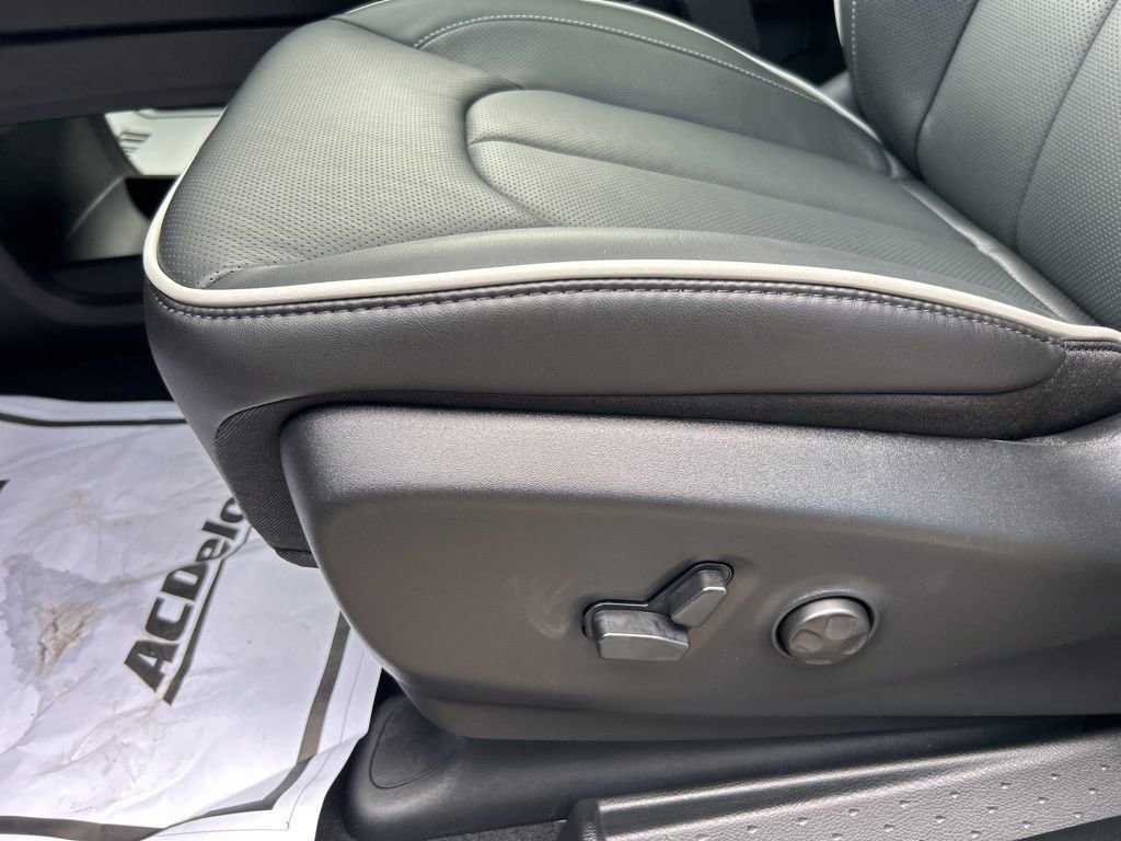New 2026 Chrysler Pacifica Limited w/ S Appearance Package image 30