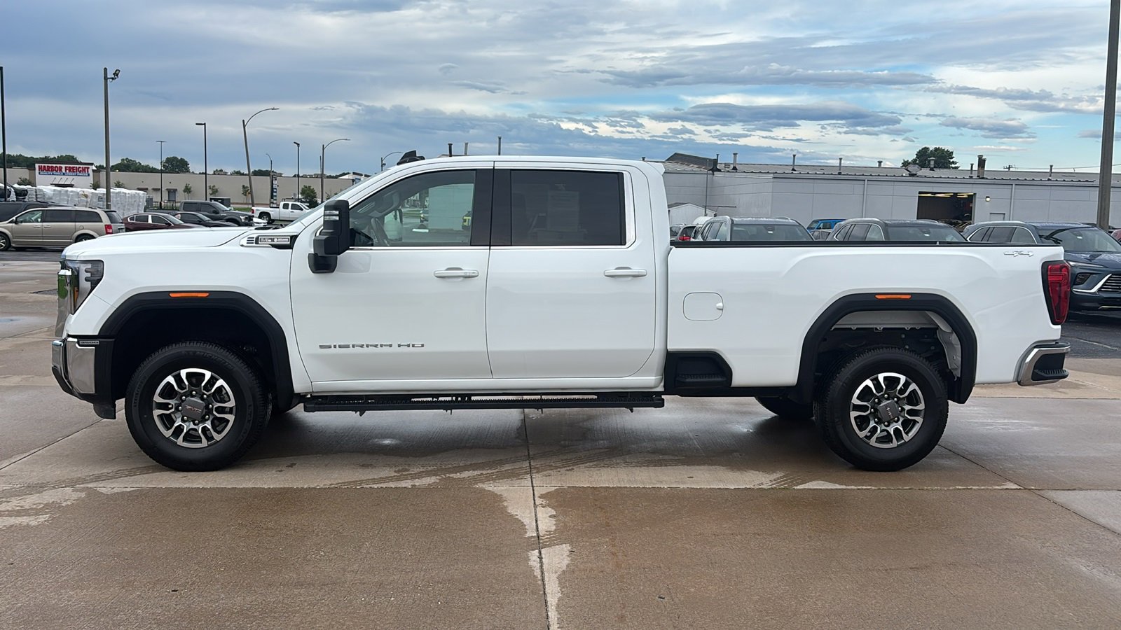 Used 2024 GMC Sierra 3500 SLE w/ SLE Convenience Package image 6