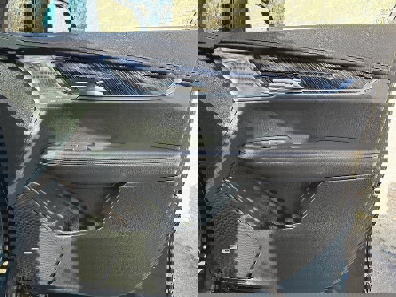 Used 2024 Cadillac XT6 Premium Luxury image 30