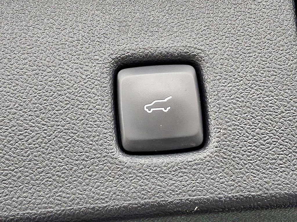 Used 2024 Ford Escape SE image 30