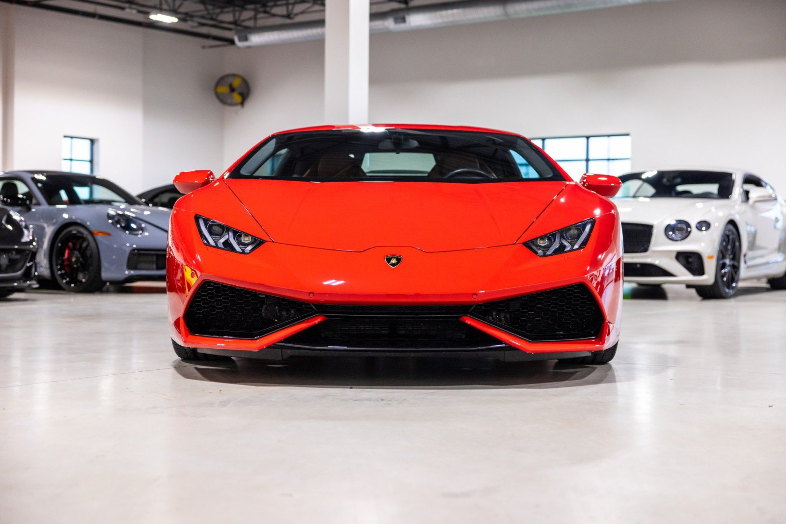 Used 2015 Lamborghini Huracan LP 610-4 AWD/4WD image 2