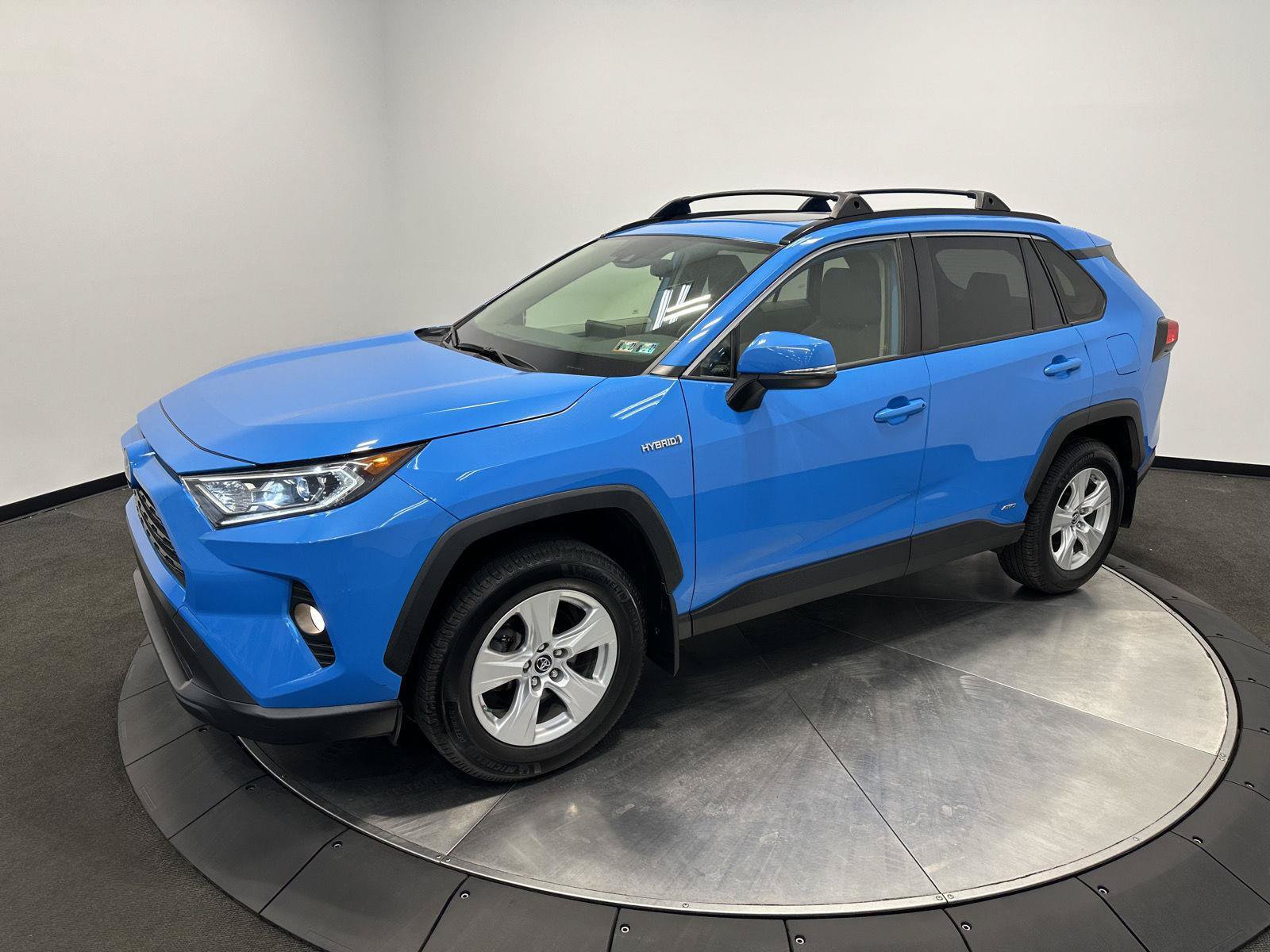 Used 2019 Toyota RAV4 XLE w/ Convenience Package AWD/4WD image 4