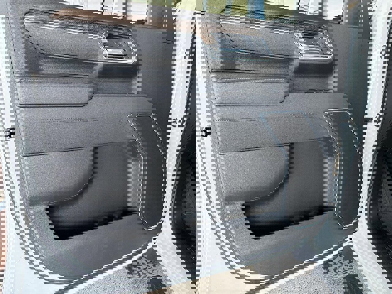 Used 2025 Chevrolet Silverado 2500 LT w/ Convenience Package AWD/4WD image 13