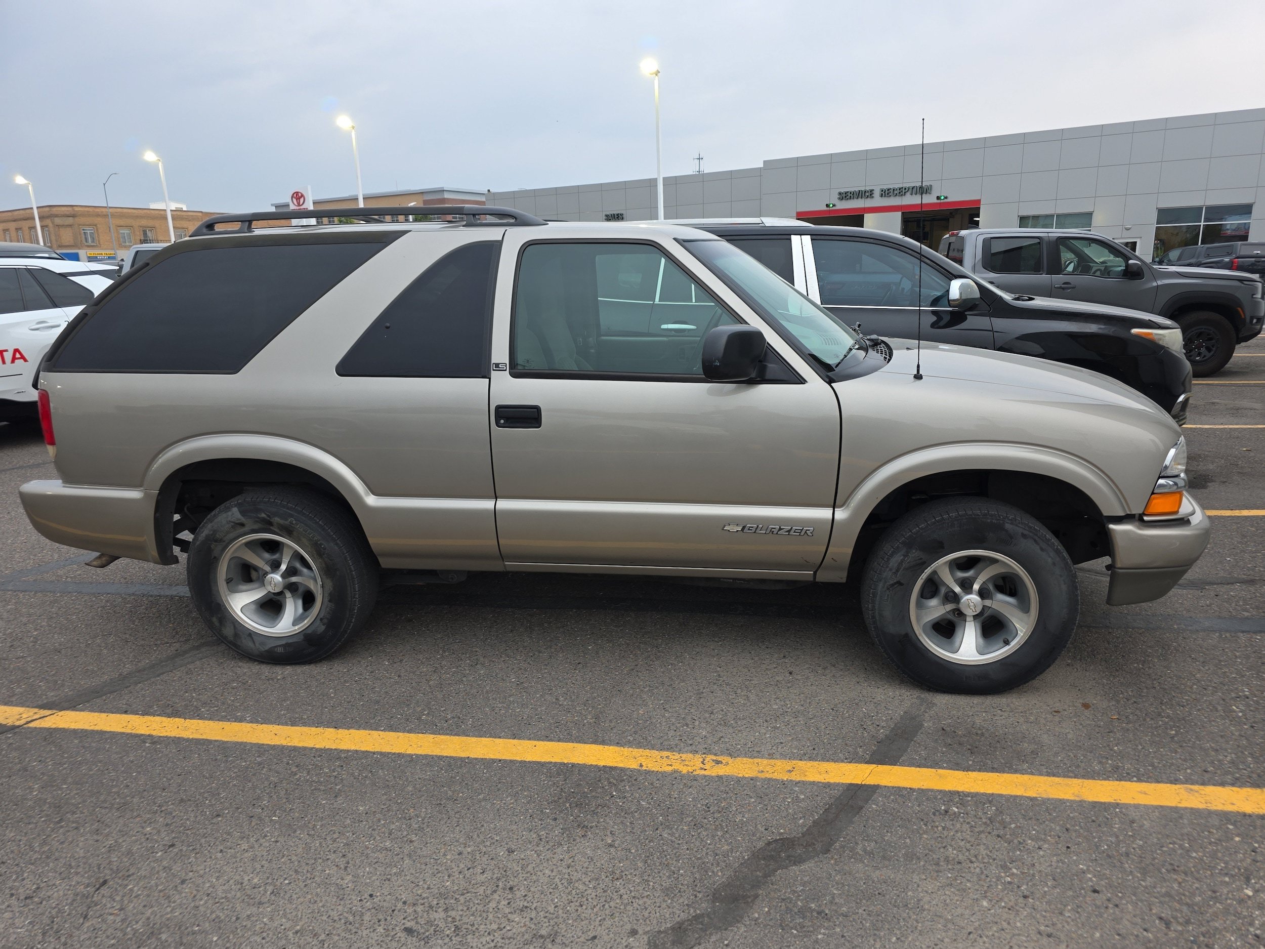 Used 2001 Chevrolet Blazer LS w/ Preferred Equipment Group RWD image 1