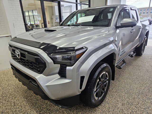 Used 2025 Toyota Tacoma TRD Sport w/ TRD Sport Premium Package AWD/4WD image 5