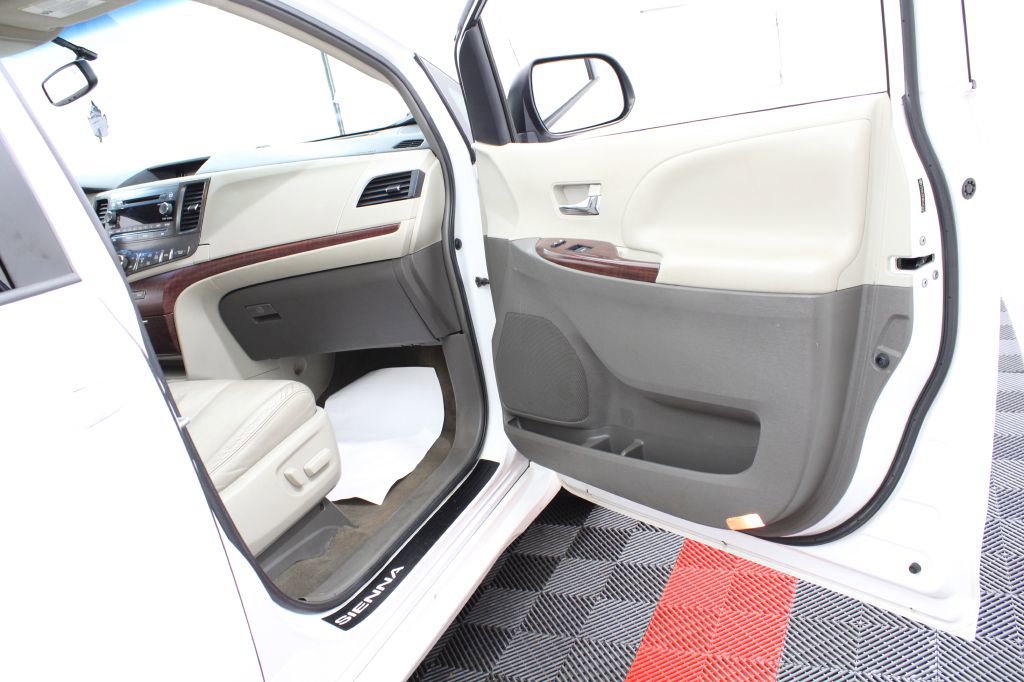 Used 2013 Toyota Sienna XLE image 20