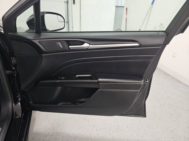 Used 2017 Ford Fusion Titanium image 34