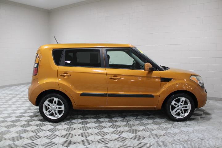 Used 2011 Kia Soul + w/ Audio Pkg image 10