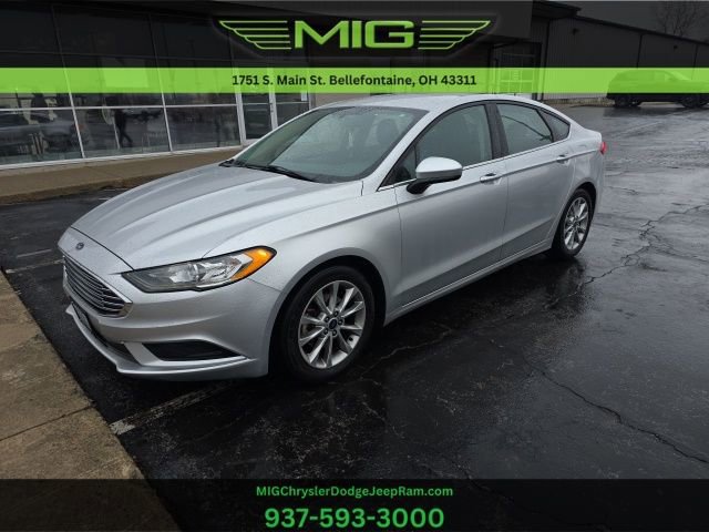 Used 2017 Ford Fusion SE image 1