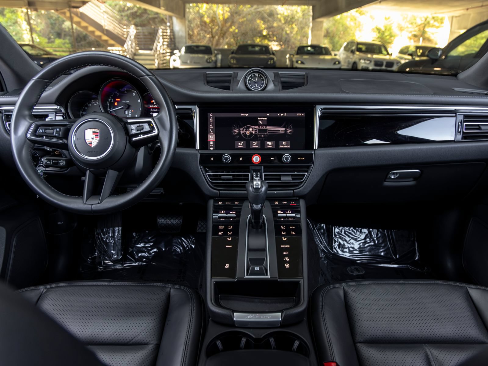 Certified 2023 Porsche Macan AWD/4WD image 39