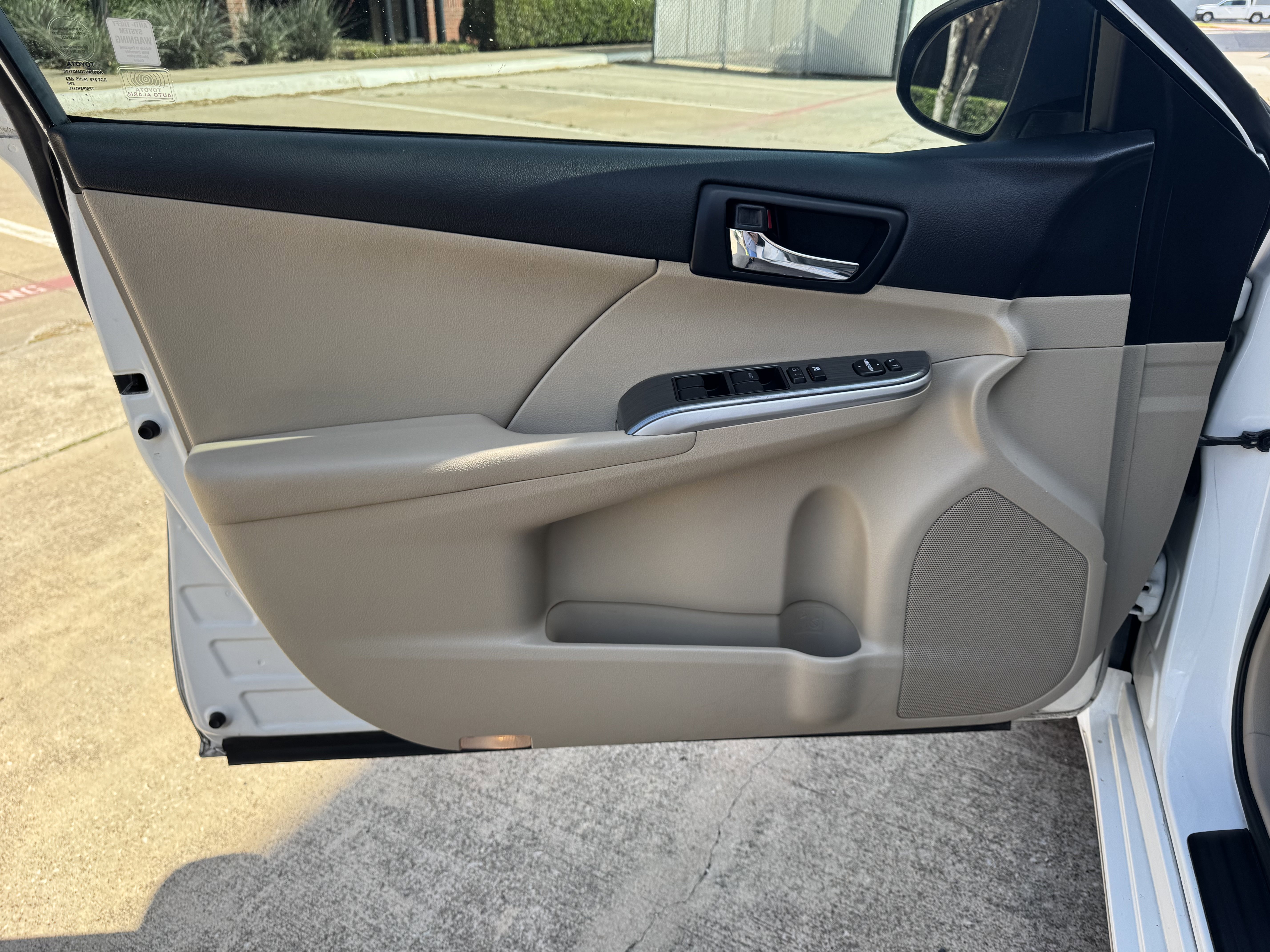 Used 2012 Toyota Camry XLE w/ Leather Pkg image 11