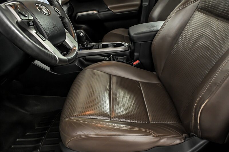 Used 2020 Toyota Tacoma Limited AWD/4WD image 13