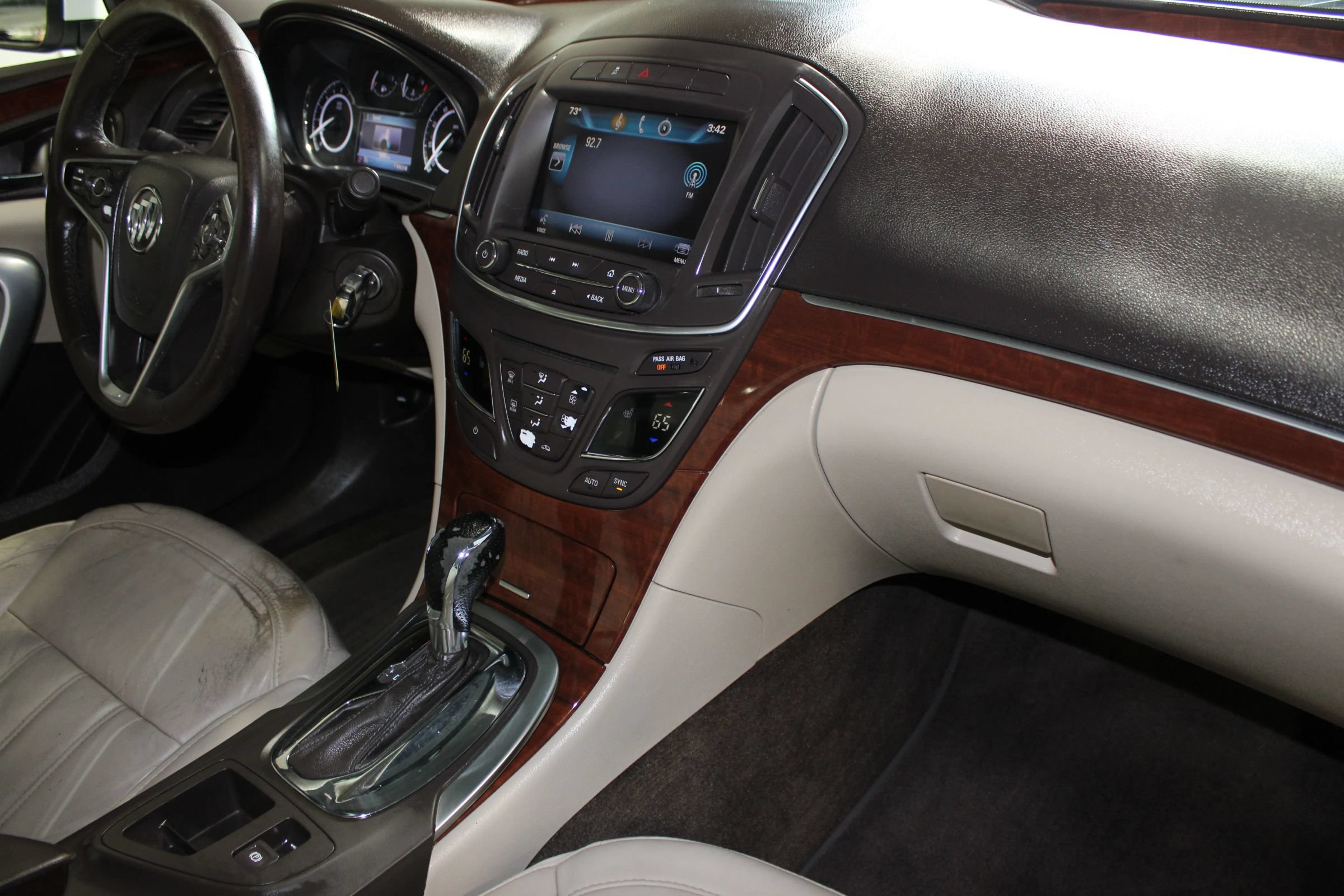 Used 2014 Buick Regal FWD image 25