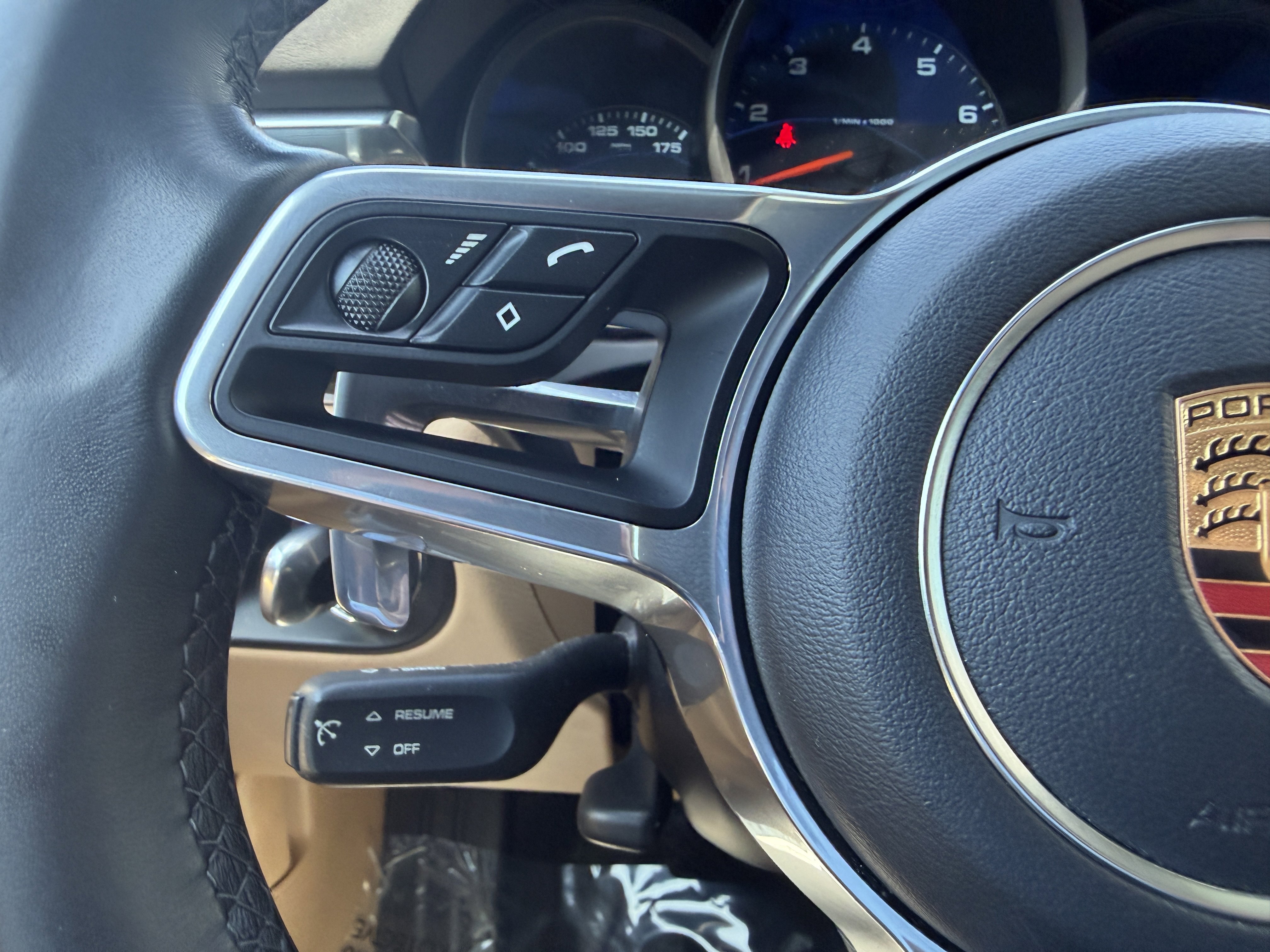 Certified 2017 Porsche Macan AWD/4WD image 31
