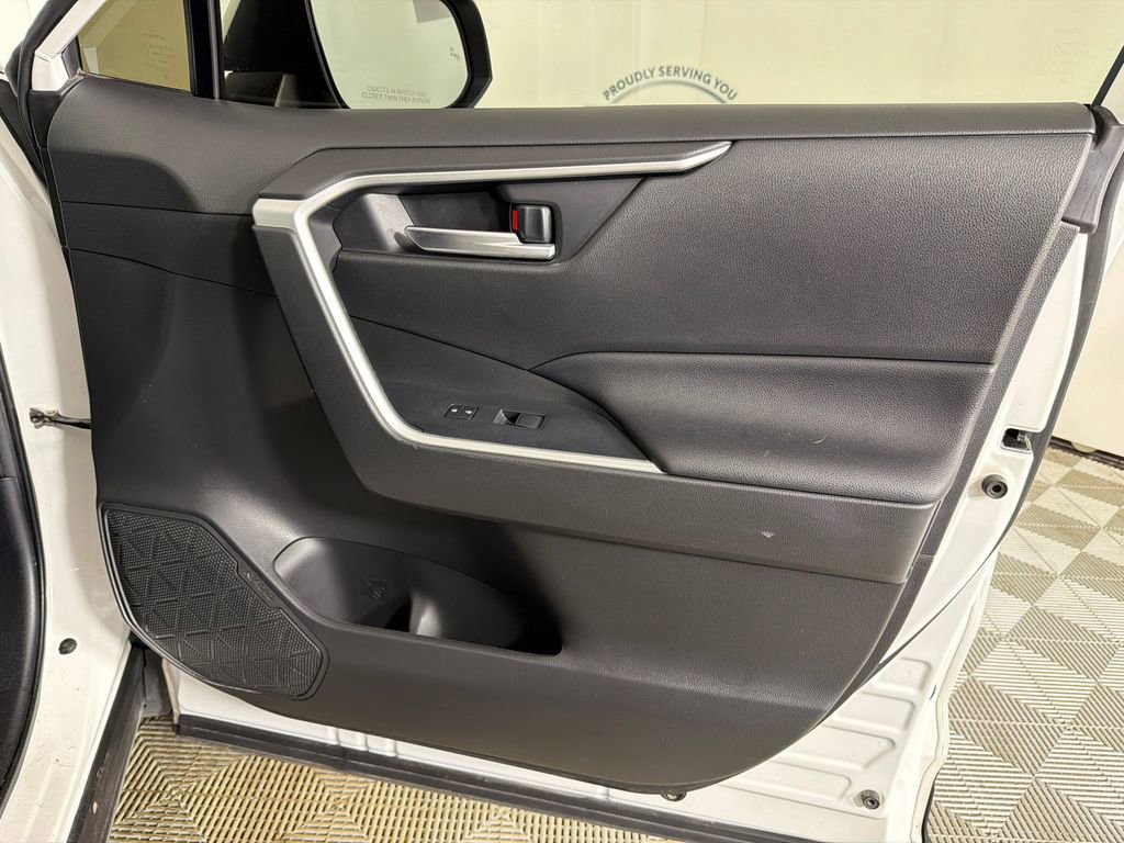 Used 2020 Toyota RAV4 XLE Premium image 15
