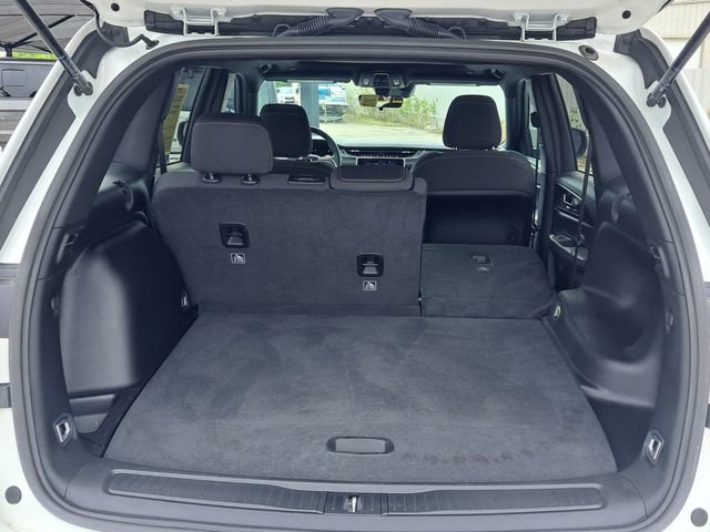 Used 2025 Jeep Grand Cherokee Laredo X RWD image 8