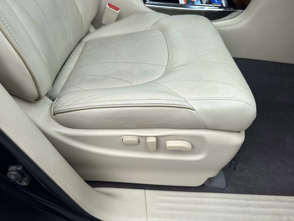 Used 2017 INFINITI QX80 2WD w/ Deluxe Technology Package image 14