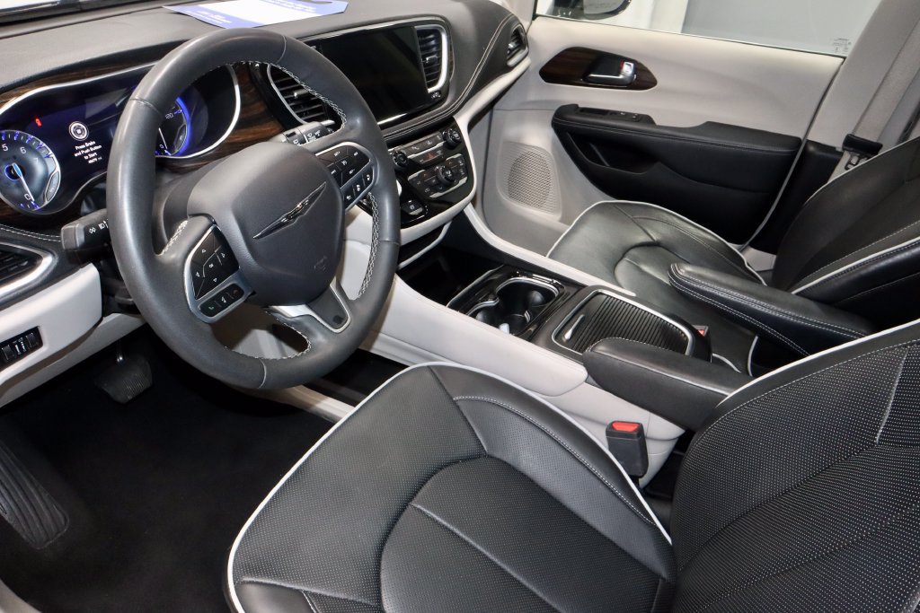 Used 2023 Chrysler Pacifica Limited FWD image 22