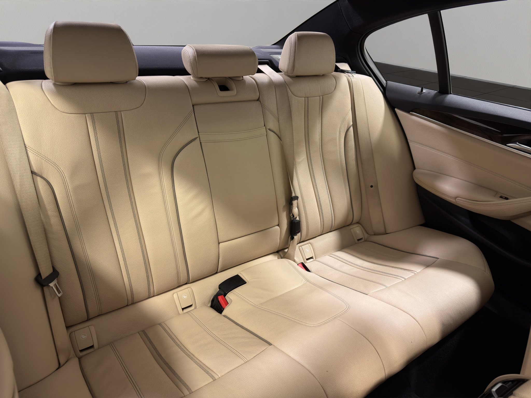 Used 2017 BMW 540i xDrive image 19