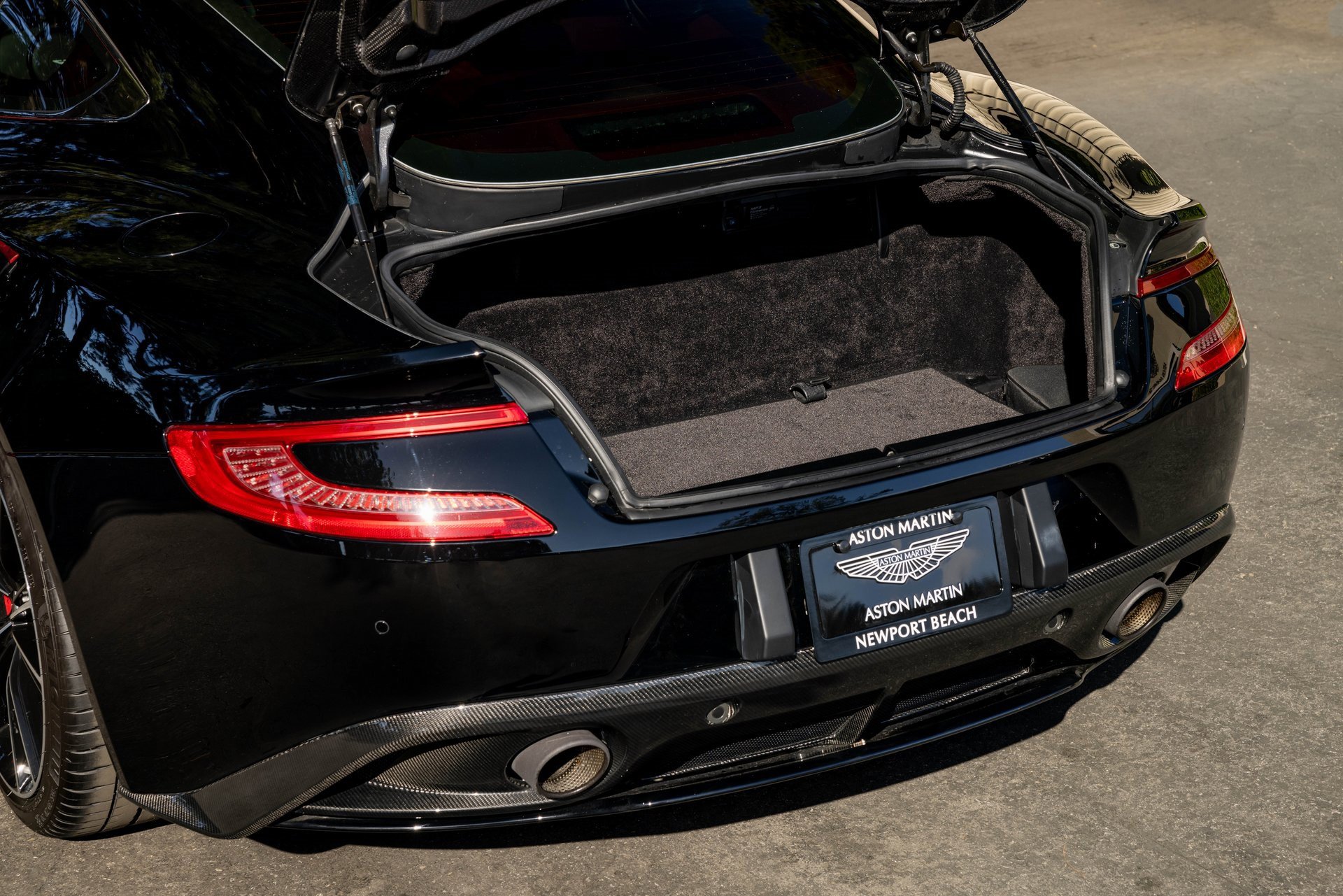 Used 2014 Aston Martin Vanquish Coupe image 11