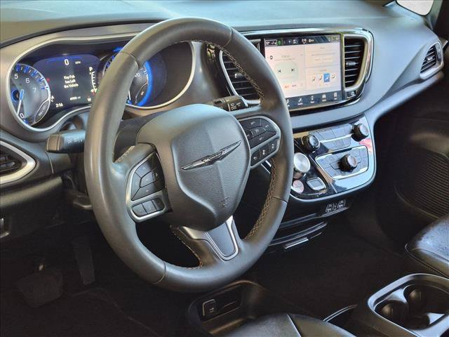 Used 2025 Chrysler Pacifica Select FWD image 8