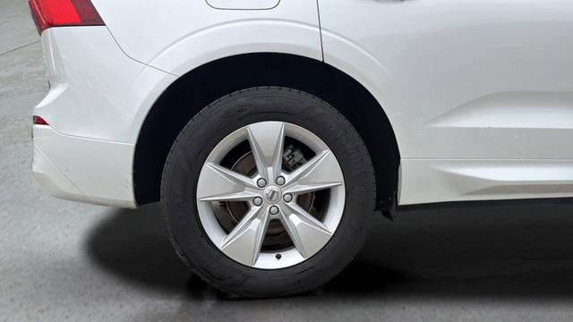 Used 2022 Volvo XC60 B5 Momentum AWD/4WD image 13