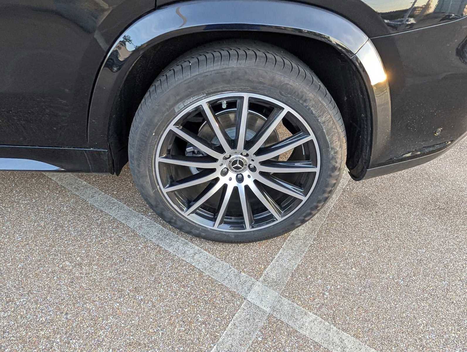 Used 2025 Mercedes-Benz GLS 450 4MATIC image 30