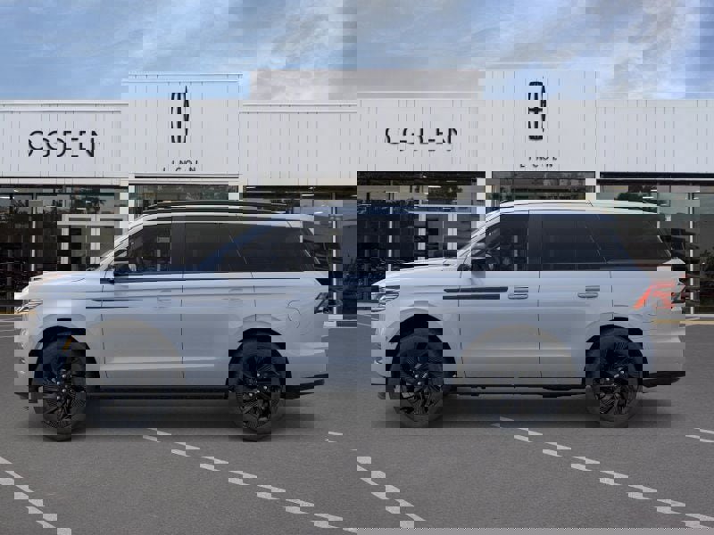 New 2025 Lincoln Navigator Reserve w/ Jet Appearance Package image 3