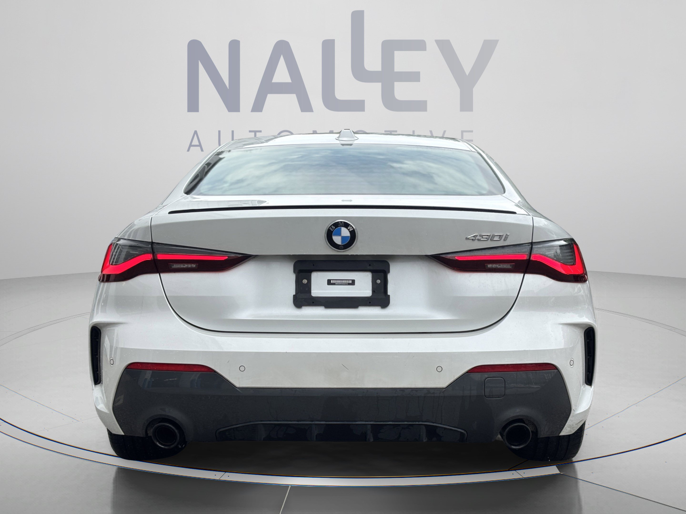 Used 2024 BMW 430i Coupe w/ M Sport Package RWD image 3