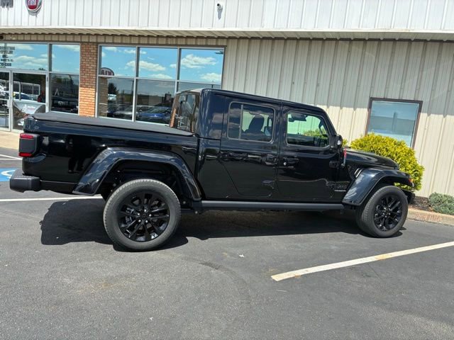 Used 2023 Jeep Gladiator Overland AWD/4WD image 2