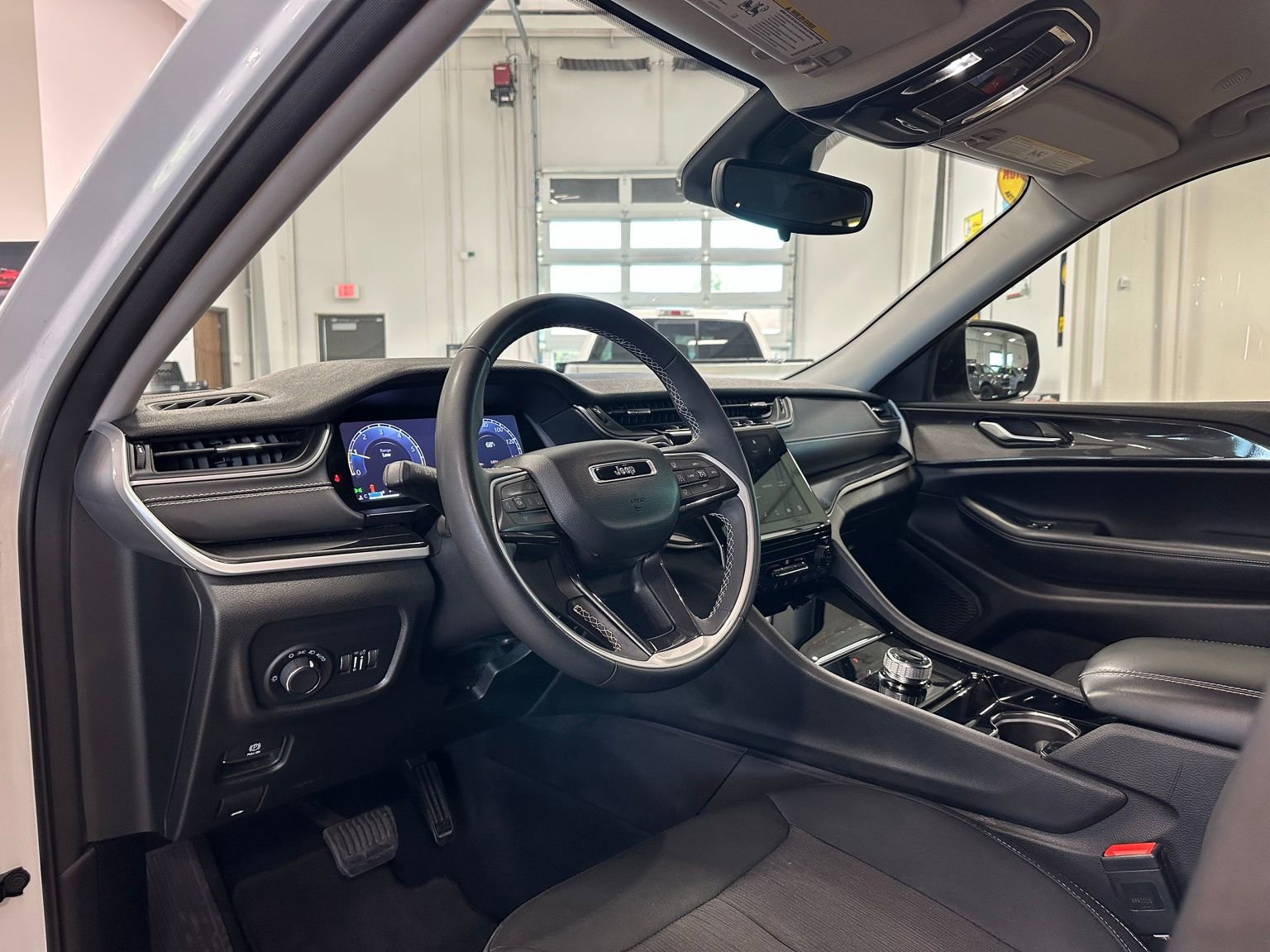 Used 2023 Jeep Grand Cherokee L Laredo AWD/4WD image 15