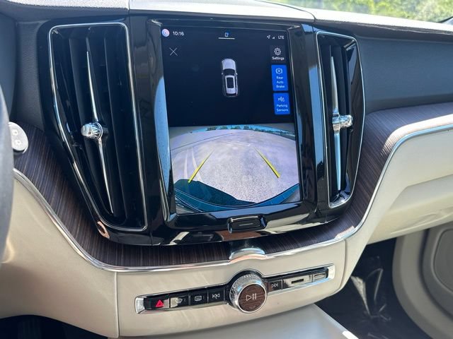 Certified 2022 Volvo XC60 B5 Momentum w/ Climate Package AWD/4WD image 23