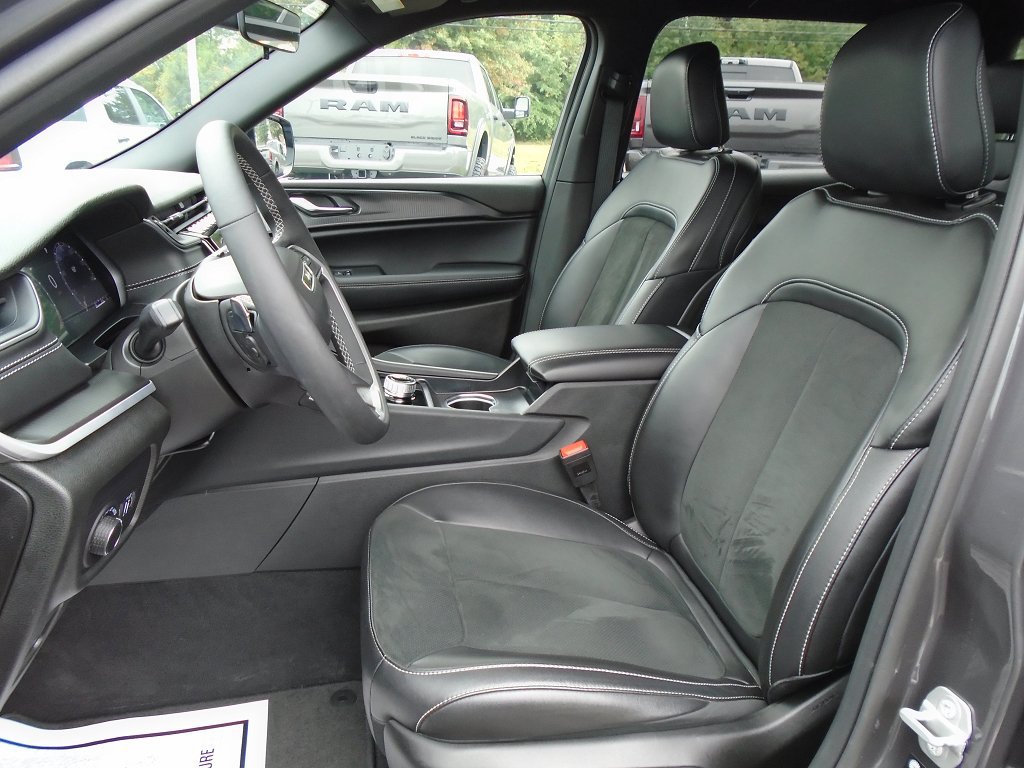 Certified 2025 Jeep Grand Cherokee L Altitude AWD/4WD image 7