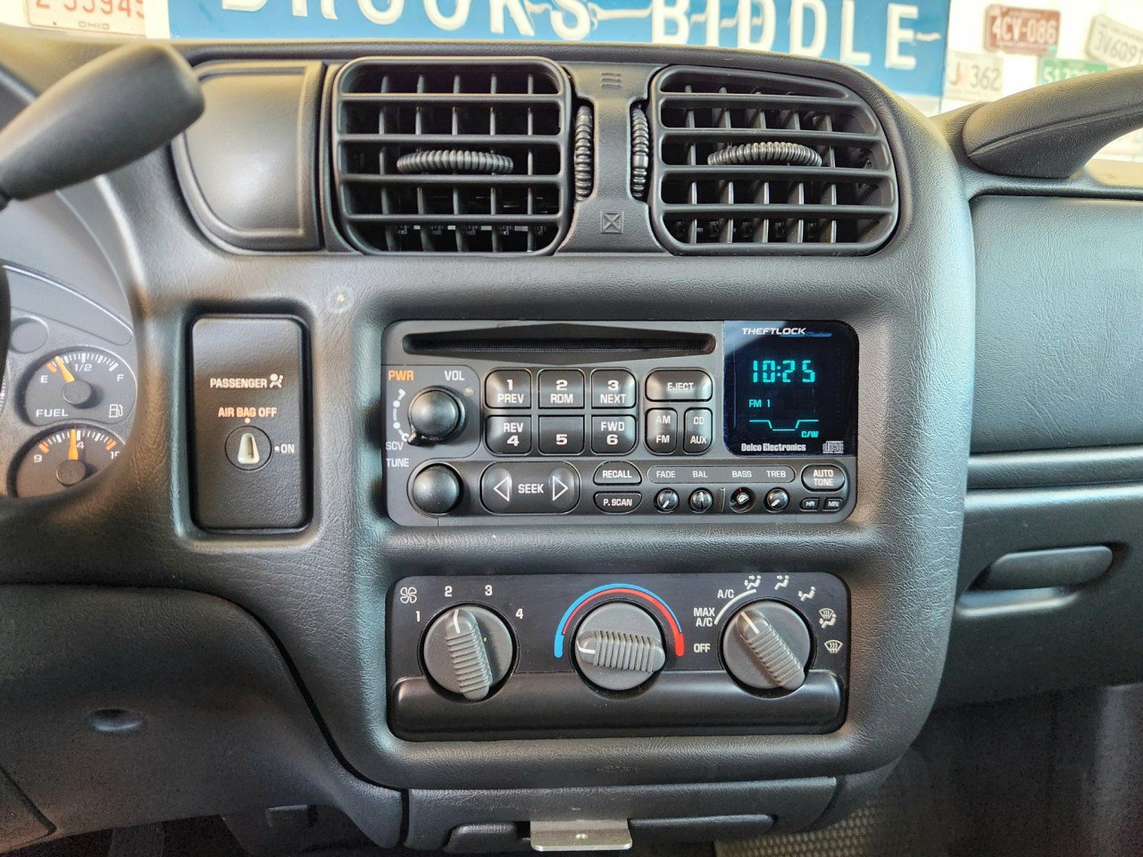 Used 2000 Chevrolet S10 Pickup LS w/ Preferred Equipment Group RWD image 8