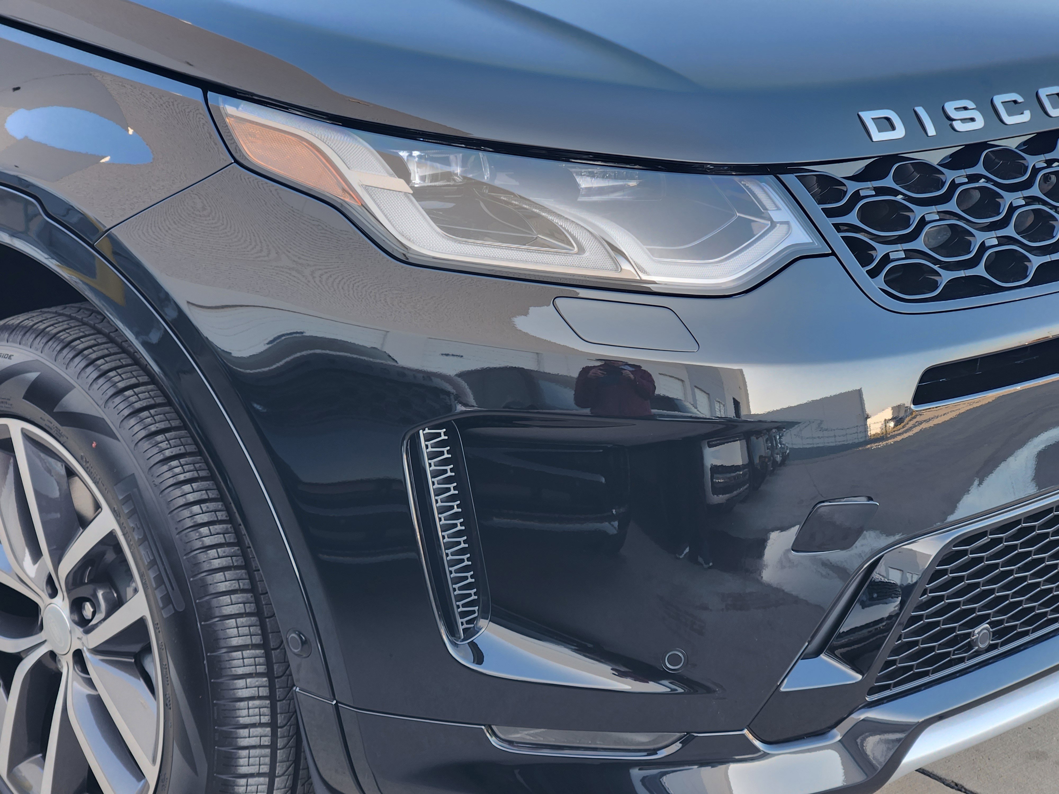 New 2025 Land Rover Discovery Sport S image 8