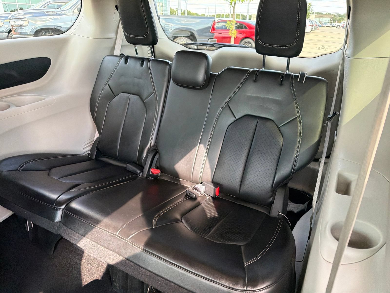 Used 2024 Chrysler Pacifica Touring-L FWD image 17
