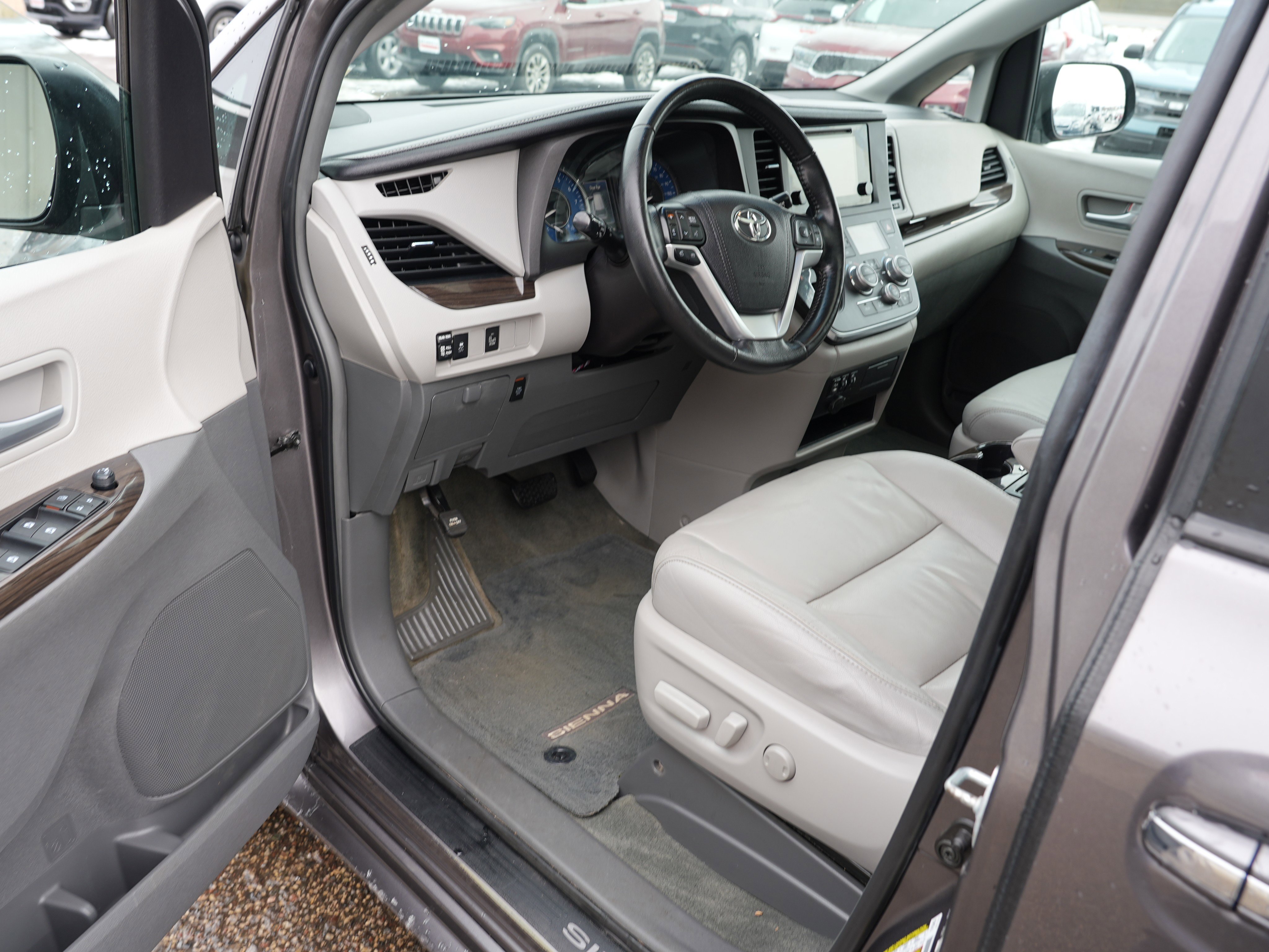 Used 2016 Toyota Sienna XLE AWD/4WD image 11