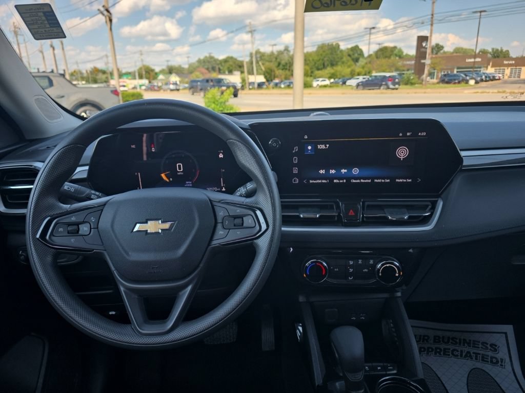 Used 2025 Chevrolet TrailBlazer LT AWD/4WD image 12