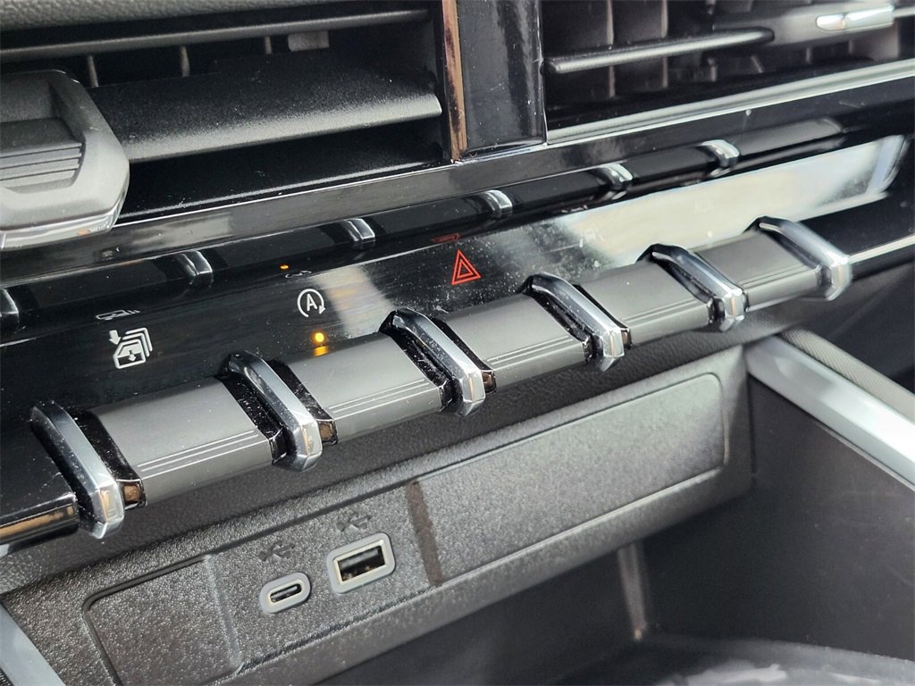 Used 2024 Chevrolet Colorado LT w/ LT Convenience Package II image 23