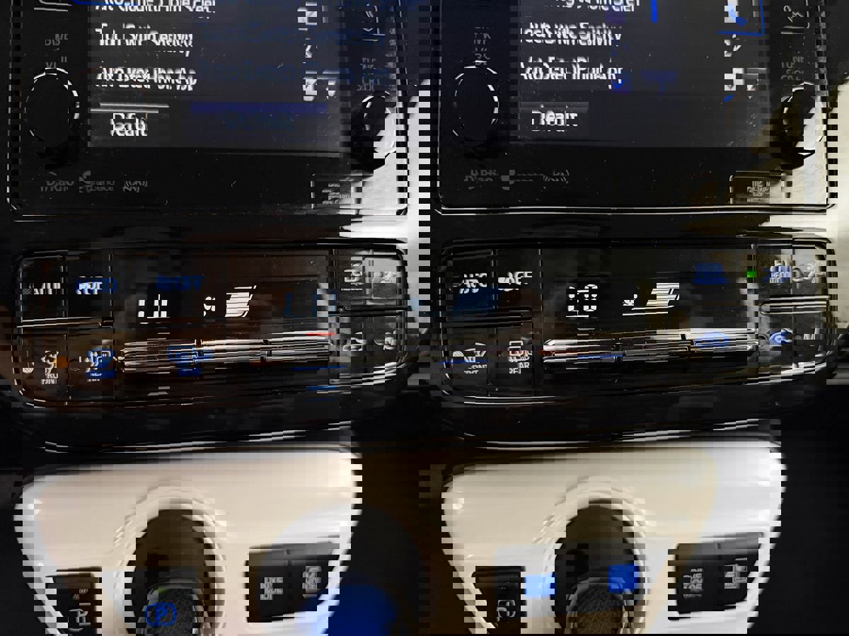 Used 2018 Toyota Prius Three Touring w/ Appearance Package FWD image 20