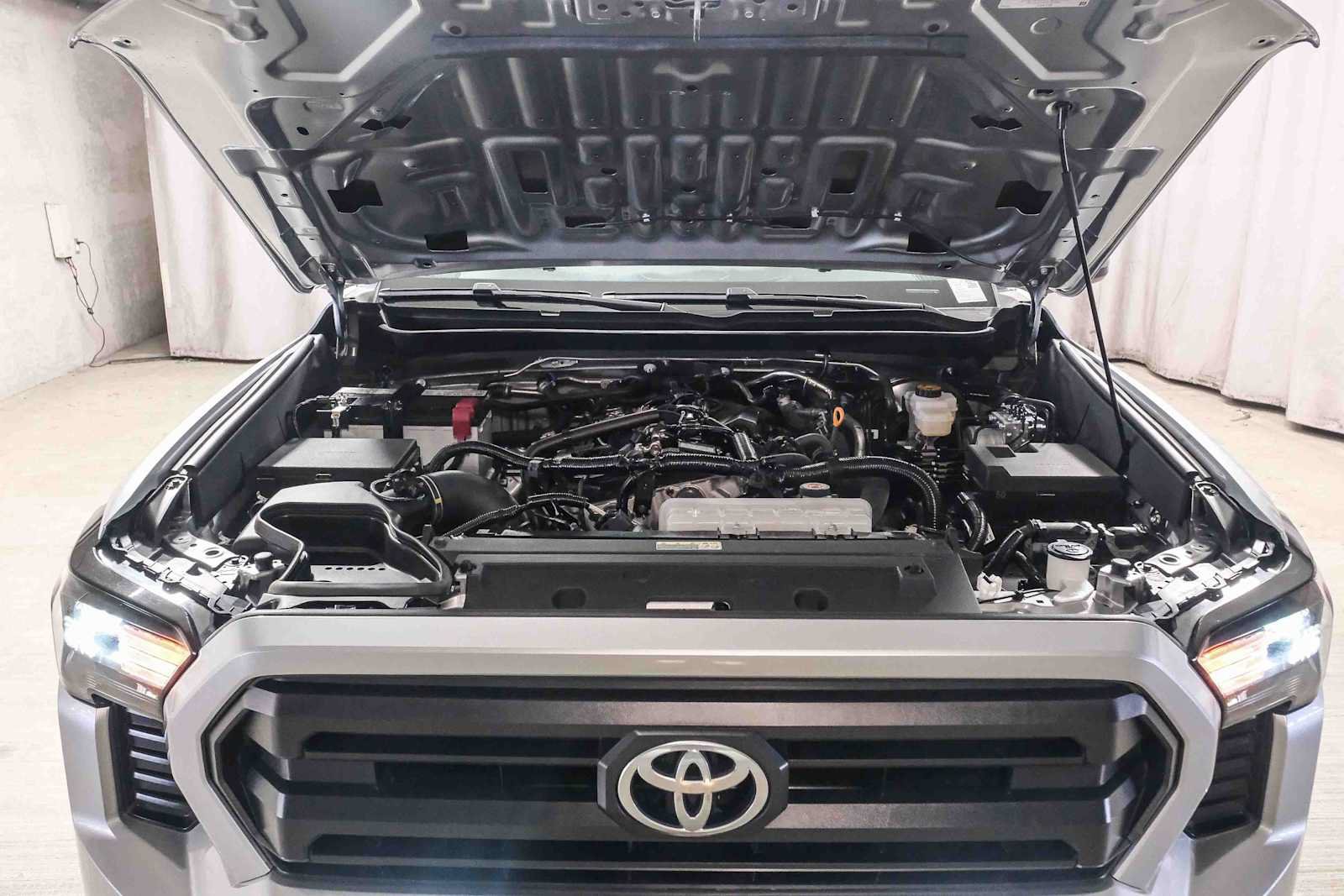 Used 2025 Toyota Tacoma SR5 RWD image 31